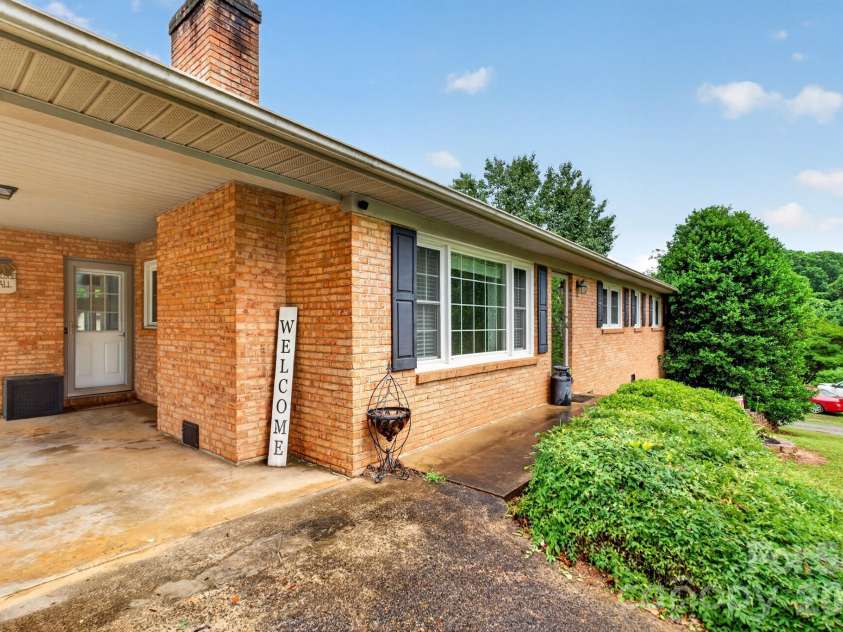 1172 Rainbow Circle, Catawba, SC 29704.  MLS# CAR4387808, YatesRealty ID 45000. Carport
