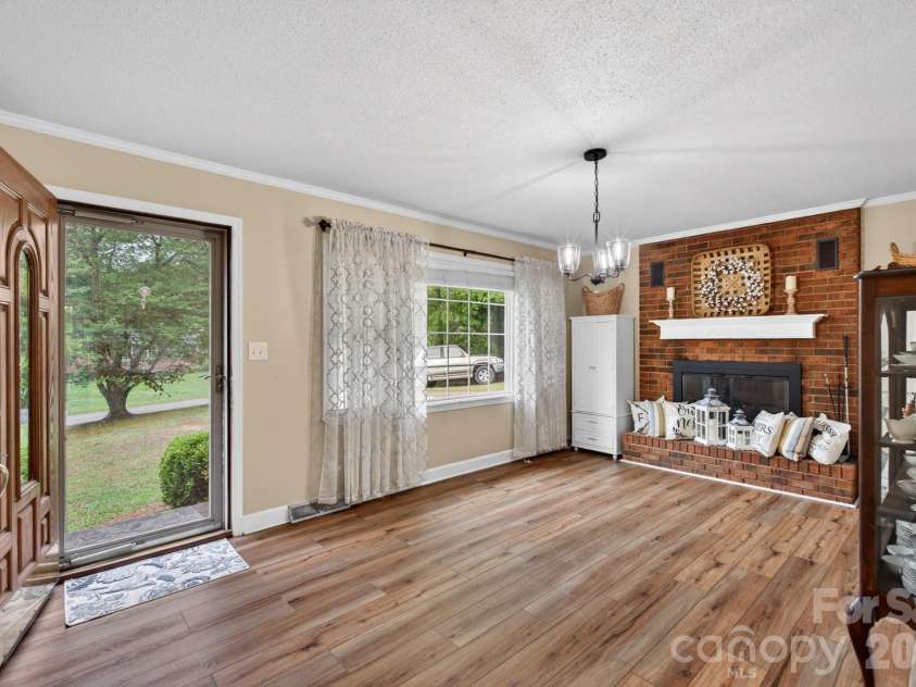 1172 Rainbow Circle, Catawba, SC 29704.  MLS# CAR4387808, YatesRealty ID 45000. Entry/living room
