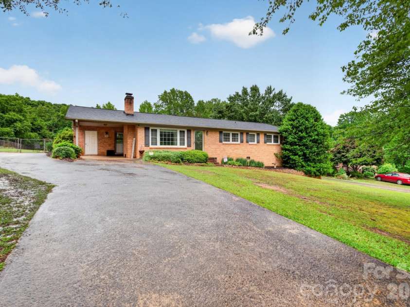 1172 Rainbow Circle, Catawba, SC 29704.  MLS# CAR4387808, YatesRealty ID 45000. Front View and driveway