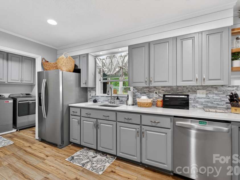 1172 Rainbow Circle, Catawba, SC 29704.  MLS# CAR4387808, YatesRealty ID 45000. Kitchen