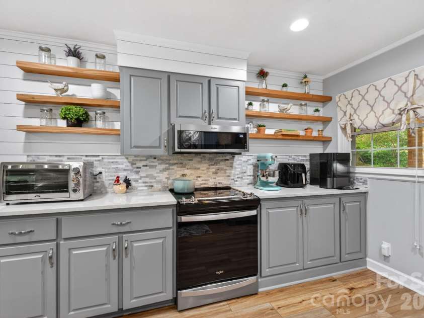1172 Rainbow Circle, Catawba, SC 29704.  MLS# CAR4387808, YatesRealty ID 45000. Kitchen