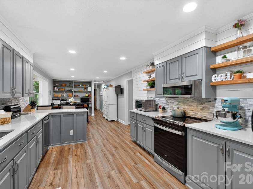 1172 Rainbow Circle, Catawba, SC 29704.  MLS# CAR4387808, YatesRealty ID 45000. Kitchen