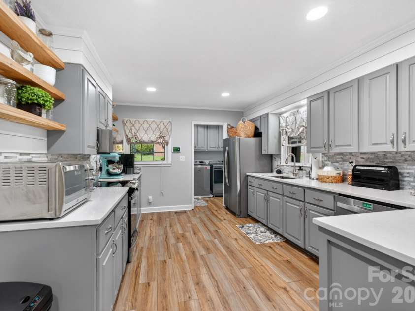 1172 Rainbow Circle, Catawba, SC 29704.  MLS# CAR4387808, YatesRealty ID 45000. Kitchen
