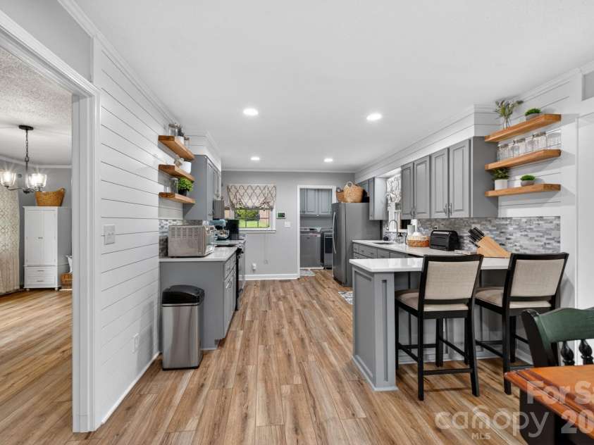 1172 Rainbow Circle, Catawba, SC 29704.  MLS# CAR4387808, YatesRealty ID 45000. Kitchen w/ bar area