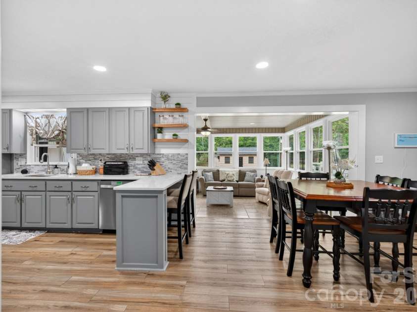 1172 Rainbow Circle, Catawba, SC 29704.  MLS# CAR4387808, YatesRealty ID 45000. Kitchen/dining/Sunroom
