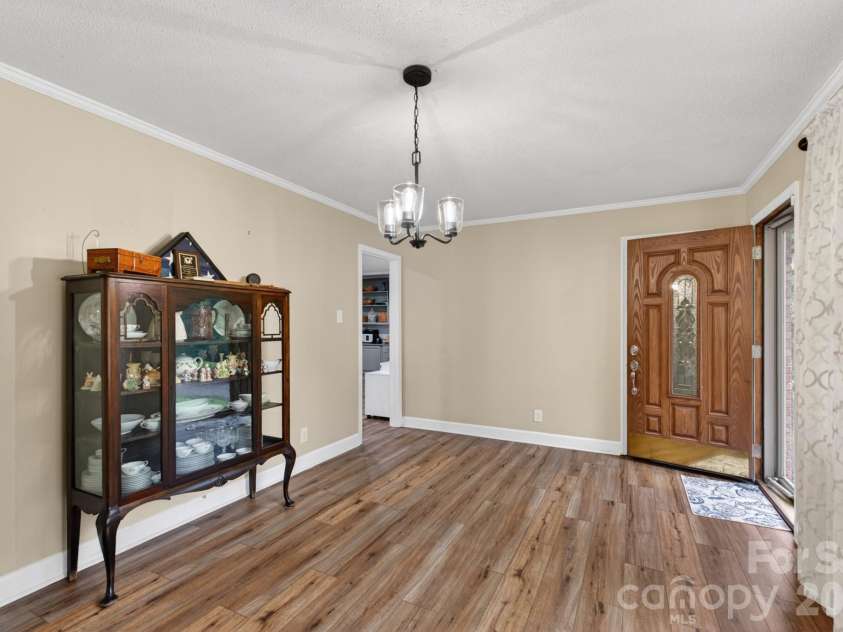 1172 Rainbow Circle, Catawba, SC 29704.  MLS# CAR4387808, YatesRealty ID 45000. Living room