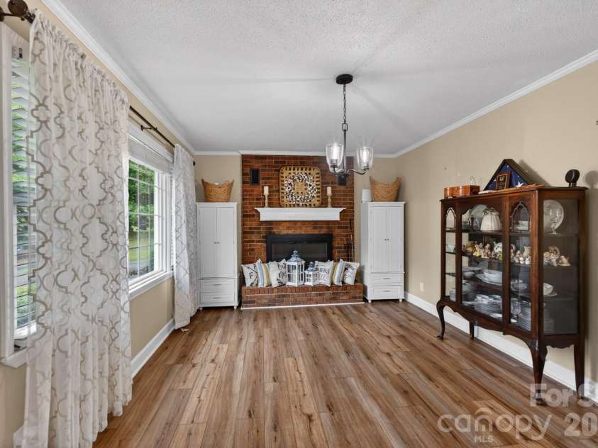 1172 Rainbow Circle, Catawba, SC 29704.  MLS# CAR4387808, YatesRealty ID 45000. Living room