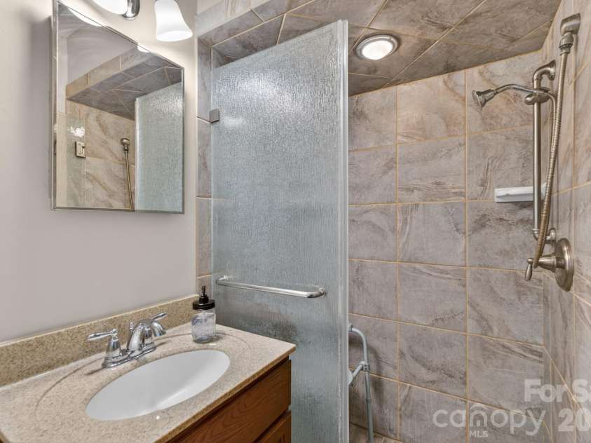1172 Rainbow Circle, Catawba, SC 29704.  MLS# CAR4387808, YatesRealty ID 45000. Primary Bath