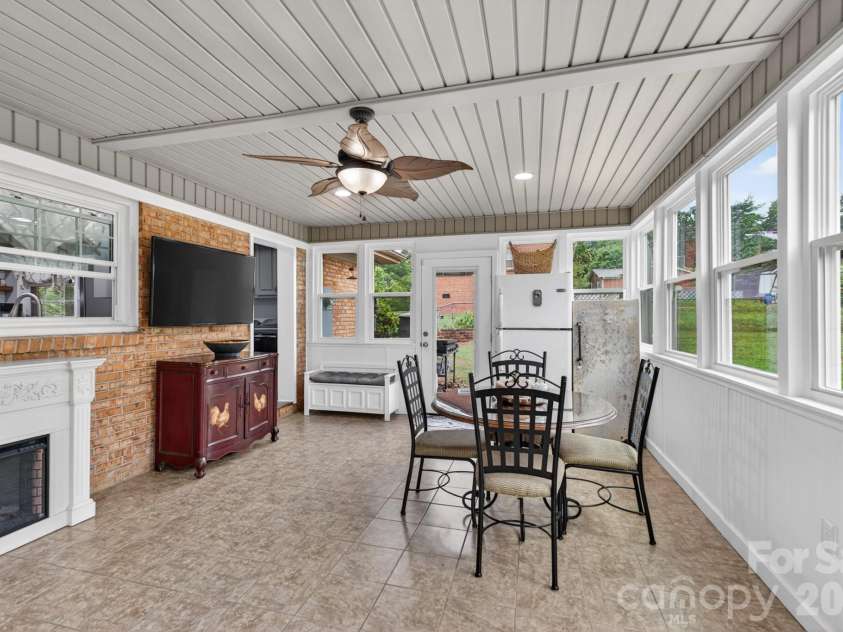 1172 Rainbow Circle, Catawba, SC 29704.  MLS# CAR4387808, YatesRealty ID 45000. Sun Room