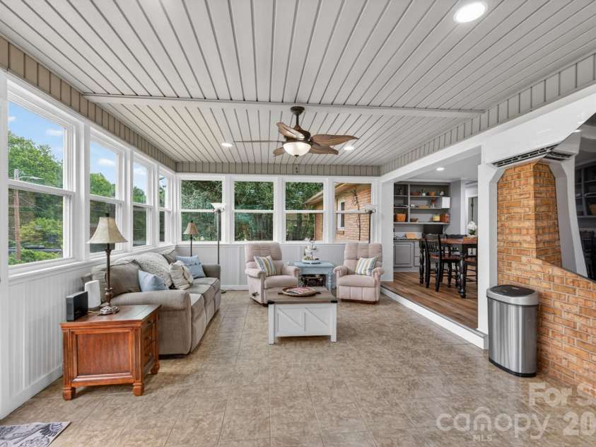 1172 Rainbow Circle, Catawba, SC 29704.  MLS# CAR4387808, YatesRealty ID 45000. Sun Room