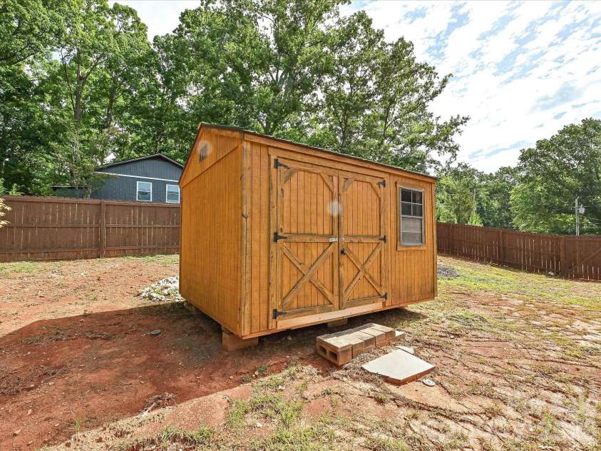 511 Manchester Road, Mount Gilead, NC 27306.  MLS# CAR4406596, YatesRealty ID 45001. 