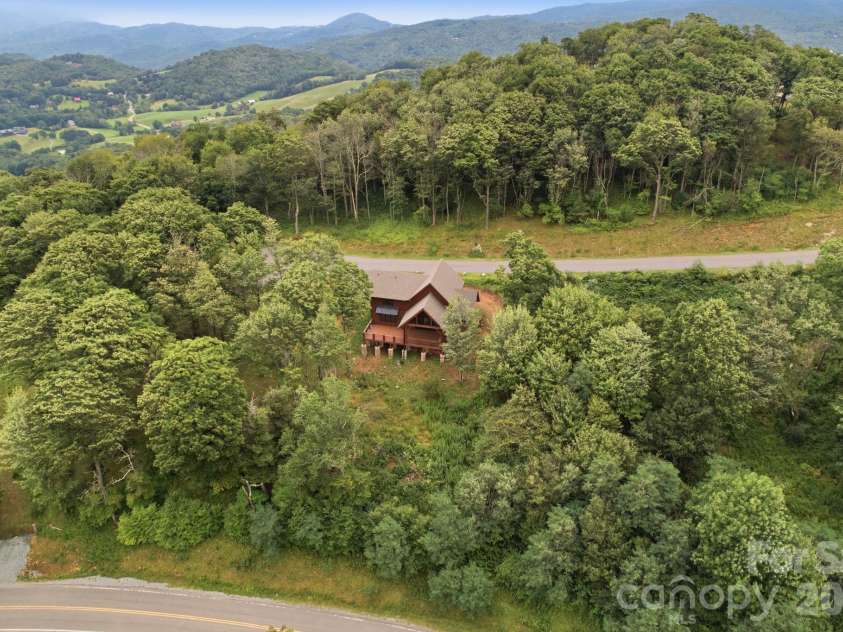 761 Foxfire Drive, Banner Elk, NC 28604.  MLS# CAR4415541, YatesRealty ID 45002. 