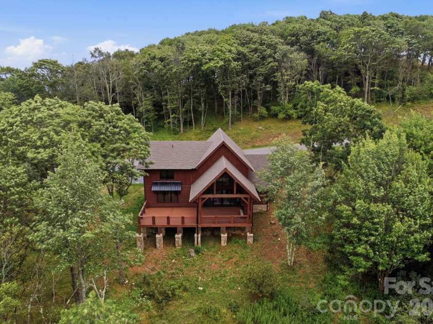 761 Foxfire Drive, Banner Elk, NC 28604.  MLS# CAR4415541, YatesRealty ID 45002. 