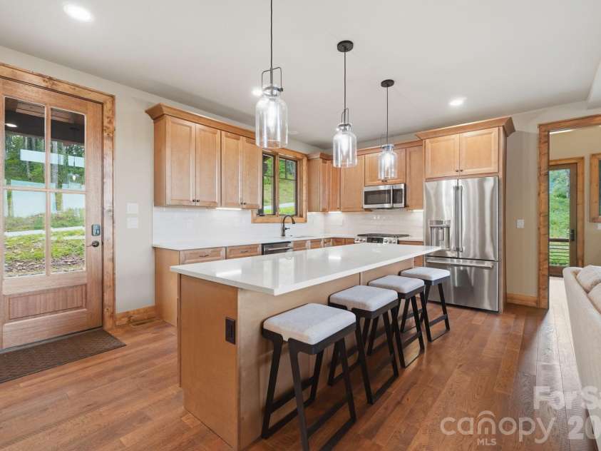 761 Foxfire Drive, Banner Elk, NC 28604.  MLS# CAR4415541, YatesRealty ID 45002. Bright open kitchen with great sightlines to the main living space.