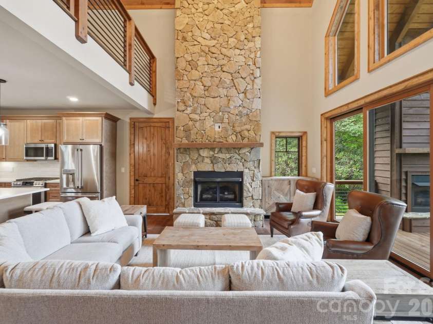 761 Foxfire Drive, Banner Elk, NC 28604.  MLS# CAR4415541, YatesRealty ID 45002. Open Concept main Livingroom area.