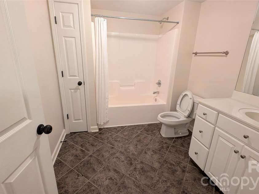 2421 Arden Gate Lane, Charlotte, NC 28262.  MLS# CAR4408032, YatesRealty ID 45009. Basement Full Bath