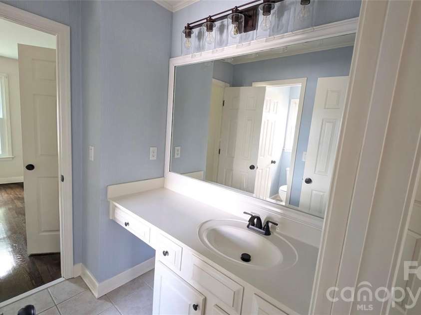 2421 Arden Gate Lane, Charlotte, NC 28262.  MLS# CAR4408032, YatesRealty ID 45009. Jack n Jill Bathroom