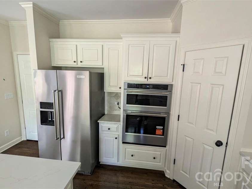 2421 Arden Gate Lane, Charlotte, NC 28262.  MLS# CAR4408032, YatesRealty ID 45009. Kitchen