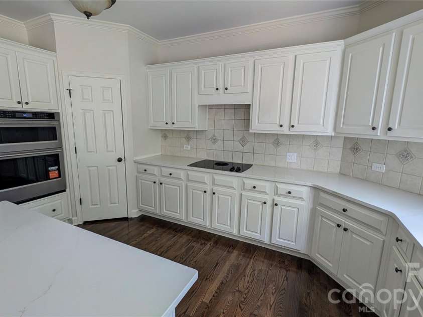 2421 Arden Gate Lane, Charlotte, NC 28262.  MLS# CAR4408032, YatesRealty ID 45009. Kitchen