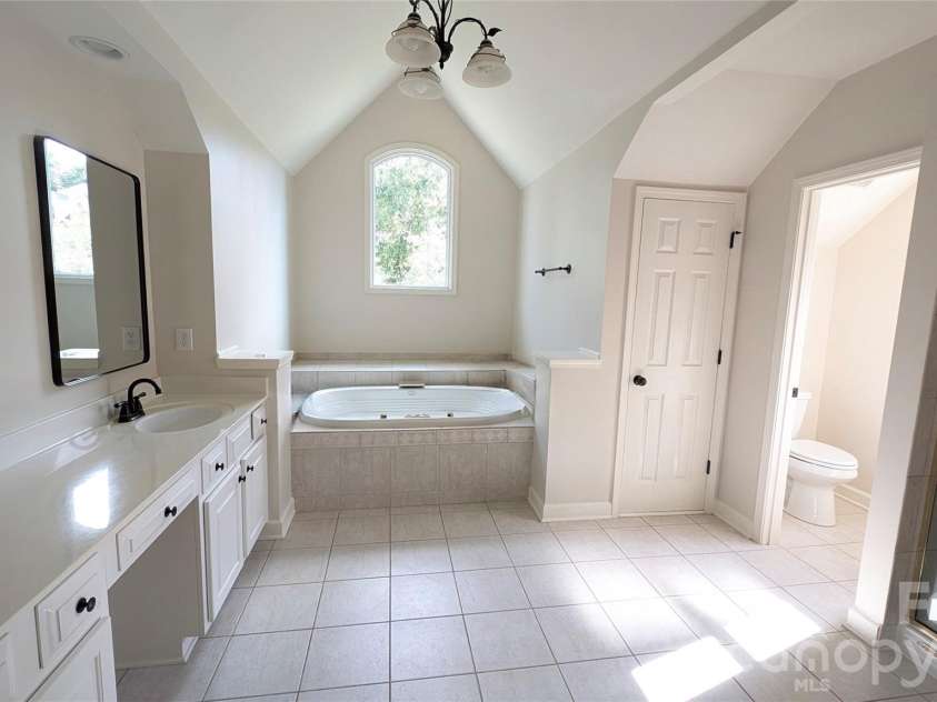 2421 Arden Gate Lane, Charlotte, NC 28262.  MLS# CAR4408032, YatesRealty ID 45009. Primary Bathroom