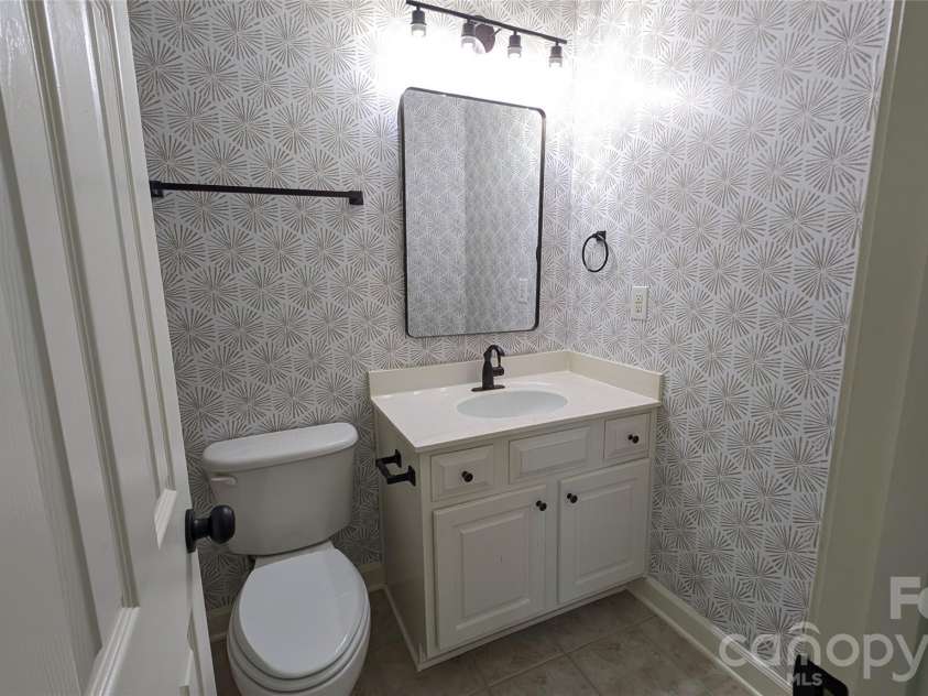 2421 Arden Gate Lane, Charlotte, NC 28262.  MLS# CAR4408032, YatesRealty ID 45009. Secondary Bedroom Ensuite
