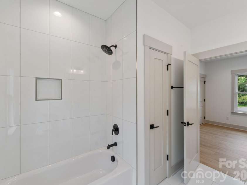 1529 Beckwith Place, Charlotte, NC 28205.  MLS# CAR4345978, YatesRealty ID 4501. Bathroom upstairs
