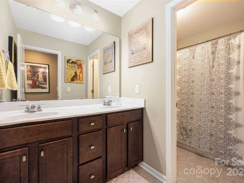 223 Blossom Ridge Drive, Mooresville, NC 28117.  MLS# CAR4219724, YatesRealty ID 4501. Upper level full bath