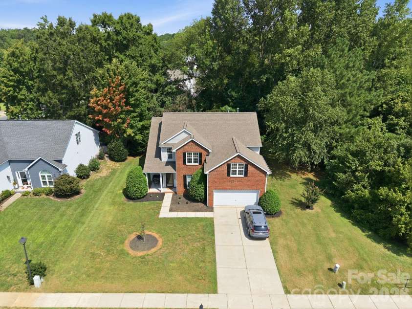 9716 Southampton Commons Drive, Charlotte, NC 28277.  MLS# CAR4415657, YatesRealty ID 45011. 