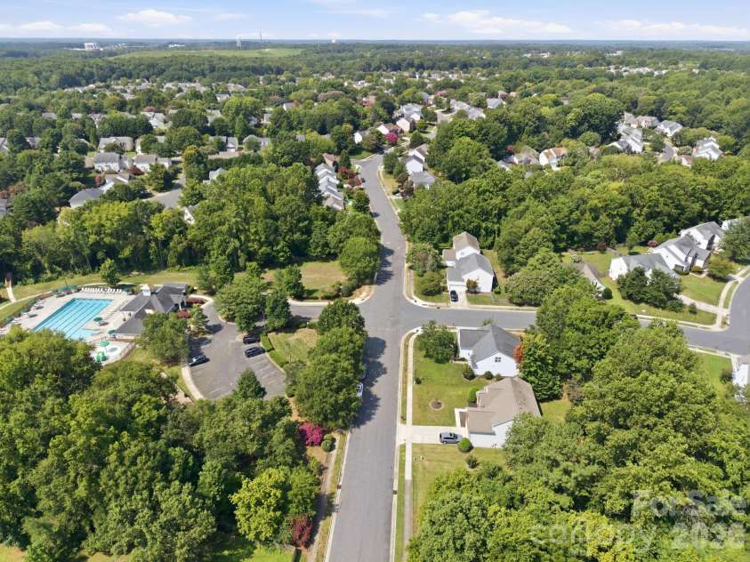 9716 Southampton Commons Drive, Charlotte, NC 28277.  MLS# CAR4415657, YatesRealty ID 45011. 