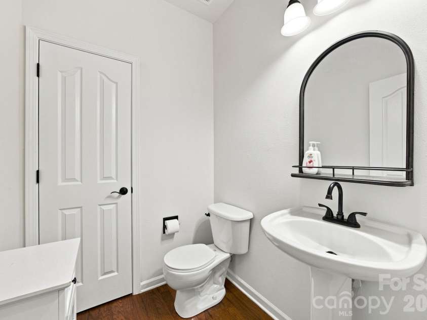 9716 Southampton Commons Drive, Charlotte, NC 28277.  MLS# CAR4415657, YatesRealty ID 45011. 