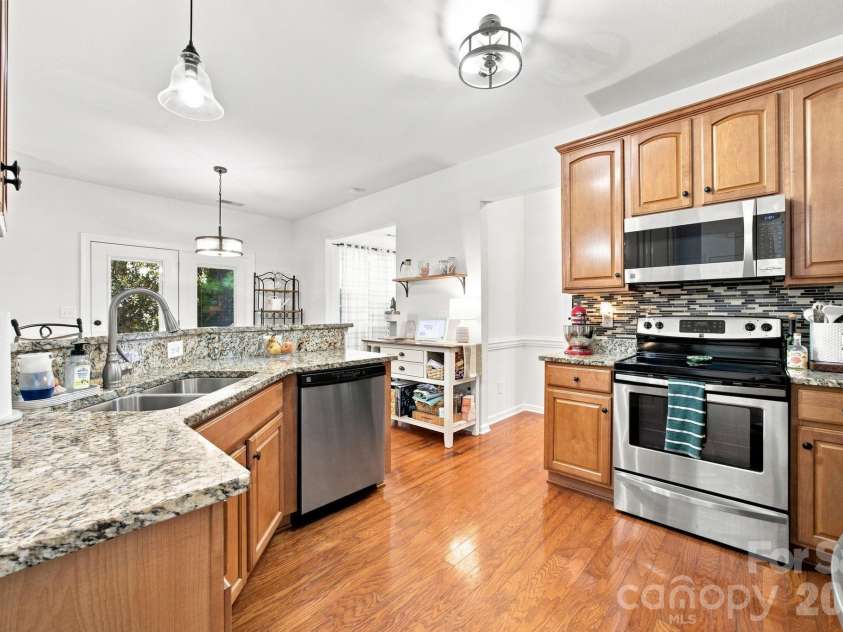 9716 Southampton Commons Drive, Charlotte, NC 28277.  MLS# CAR4415657, YatesRealty ID 45011. 