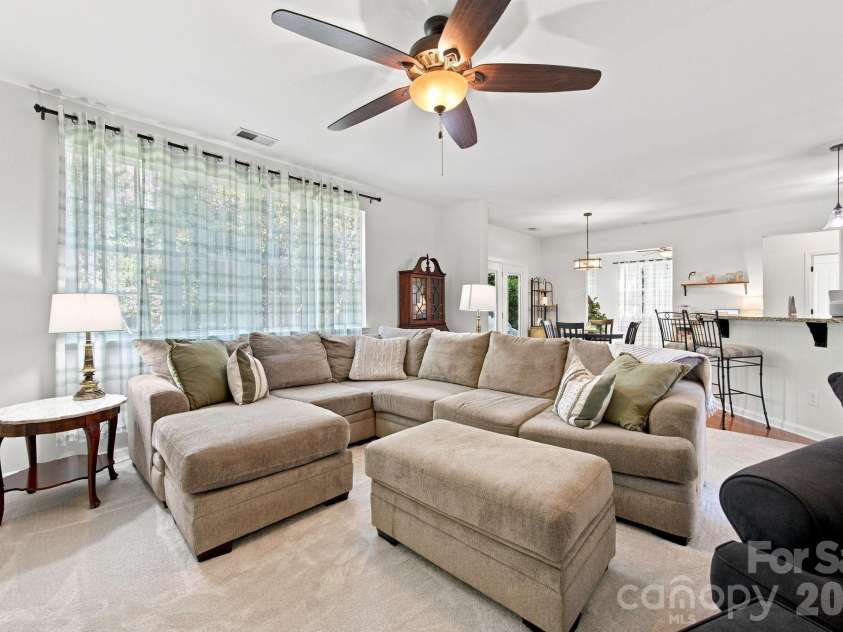 9716 Southampton Commons Drive, Charlotte, NC 28277.  MLS# CAR4415657, YatesRealty ID 45011. 