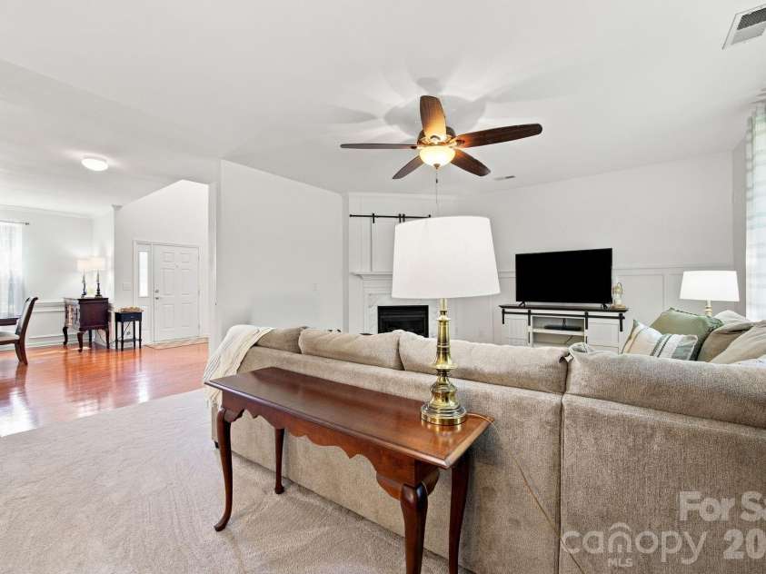 9716 Southampton Commons Drive, Charlotte, NC 28277.  MLS# CAR4415657, YatesRealty ID 45011. 