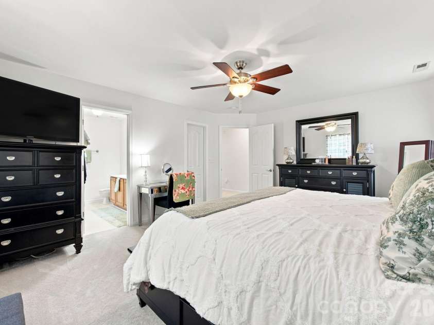 9716 Southampton Commons Drive, Charlotte, NC 28277.  MLS# CAR4415657, YatesRealty ID 45011. 