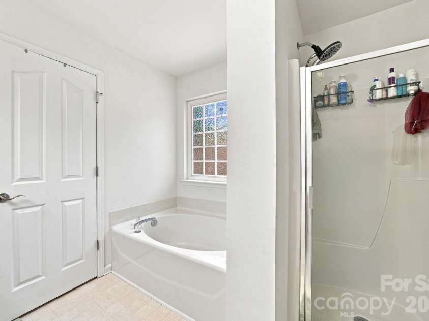 9716 Southampton Commons Drive, Charlotte, NC 28277.  MLS# CAR4415657, YatesRealty ID 45011. 