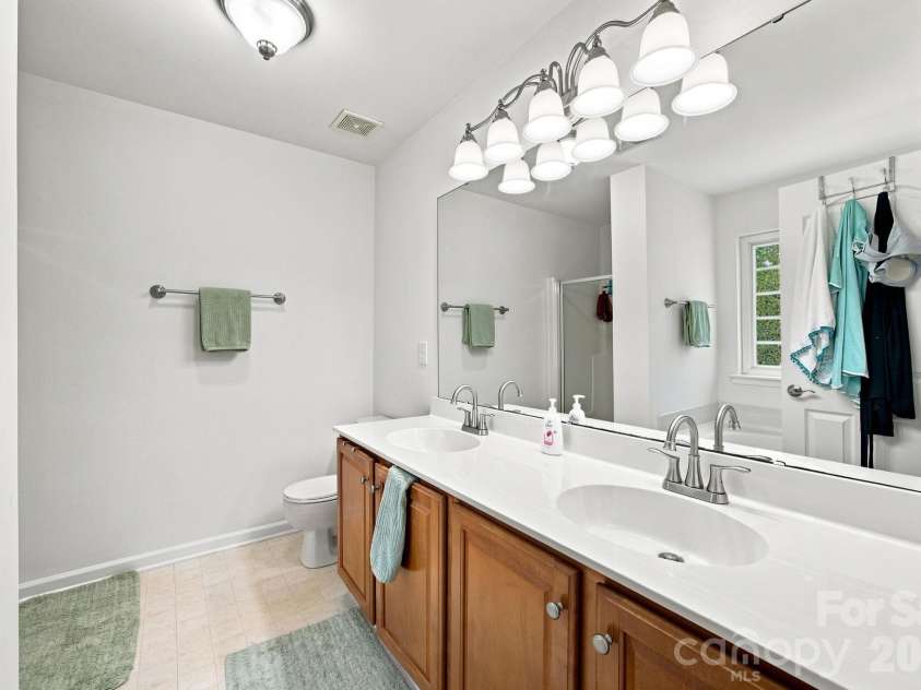 9716 Southampton Commons Drive, Charlotte, NC 28277.  MLS# CAR4415657, YatesRealty ID 45011. 
