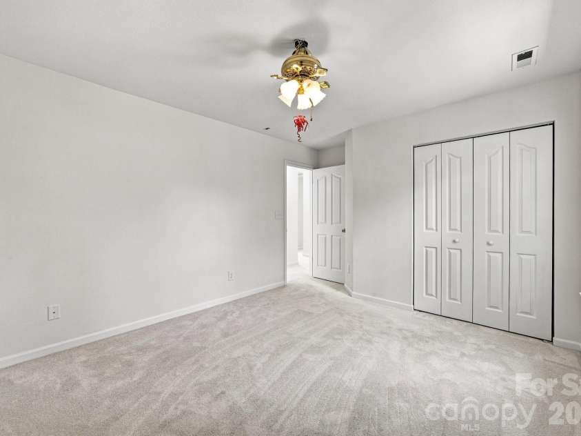 9716 Southampton Commons Drive, Charlotte, NC 28277.  MLS# CAR4415657, YatesRealty ID 45011. 