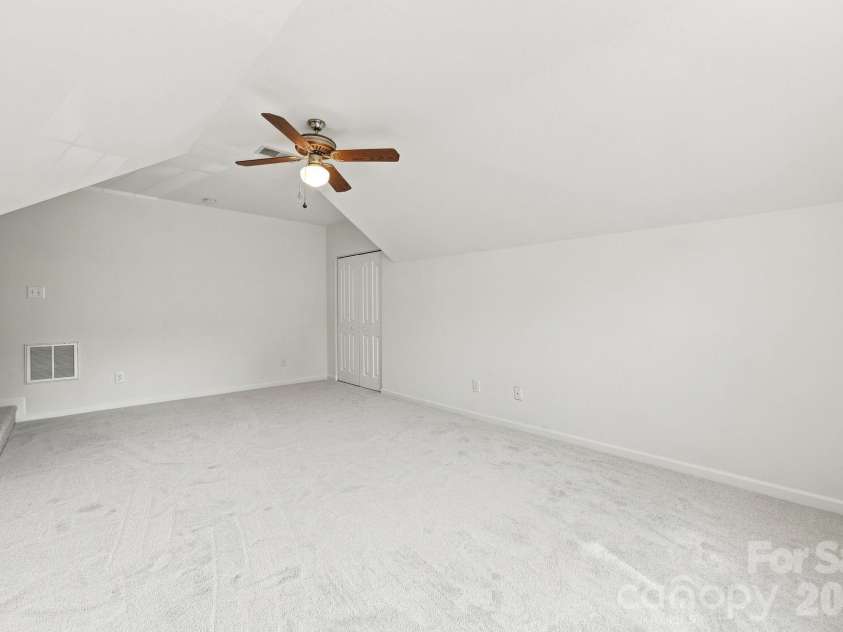 9716 Southampton Commons Drive, Charlotte, NC 28277.  MLS# CAR4415657, YatesRealty ID 45011. 