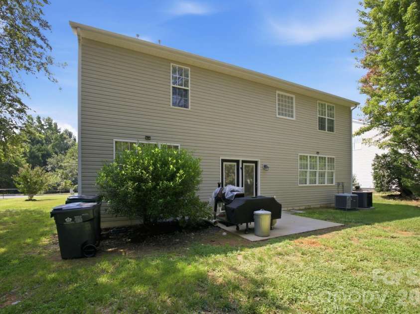 9716 Southampton Commons Drive, Charlotte, NC 28277.  MLS# CAR4415657, YatesRealty ID 45011. 