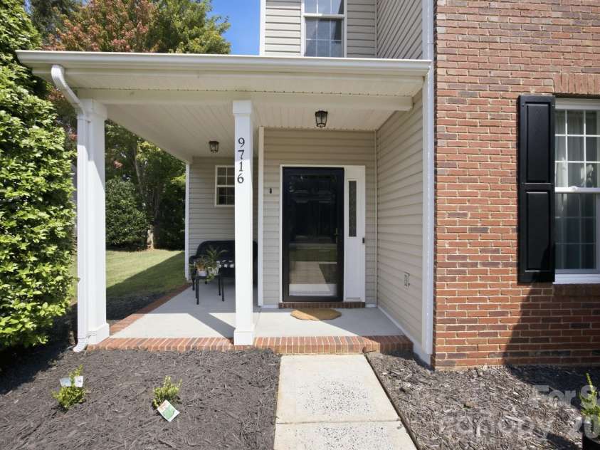 9716 Southampton Commons Drive, Charlotte, NC 28277.  MLS# CAR4415657, YatesRealty ID 45011. 