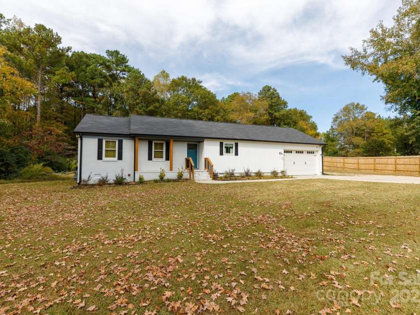 2184 Chanticleer Circle, Rock Hill, SC 29732.  MLS# CAR4317007, YatesRealty ID 45013. 
