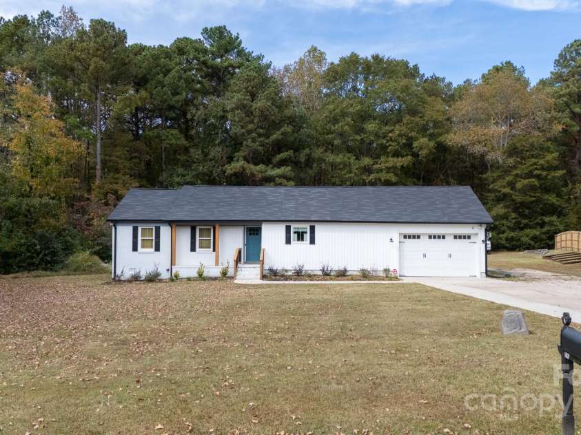 2184 Chanticleer Circle, Rock Hill, SC 29732.  MLS# CAR4317007, YatesRealty ID 45013. 