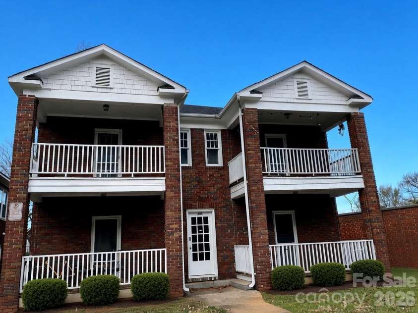 525 Oakland Avenue, Charlotte, NC 28204.  MLS# CAR4415661, YatesRealty ID 45014. 