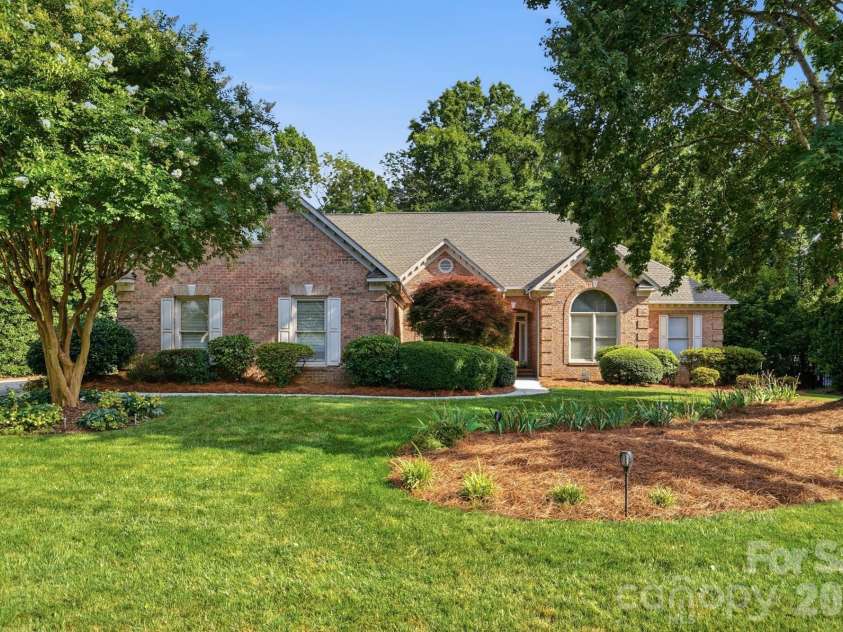 13101 Darby Chase Drive, Charlotte, NC 28277.  MLS# CAR4396206, YatesRealty ID 45016. 