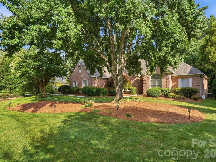 13101 Darby Chase Drive, Charlotte, NC 28277.  MLS# CAR4396206, YatesRealty ID 45016. 