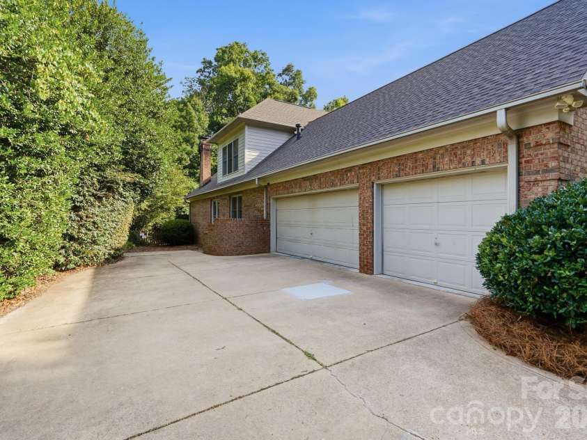 13101 Darby Chase Drive, Charlotte, NC 28277.  MLS# CAR4396206, YatesRealty ID 45016. 