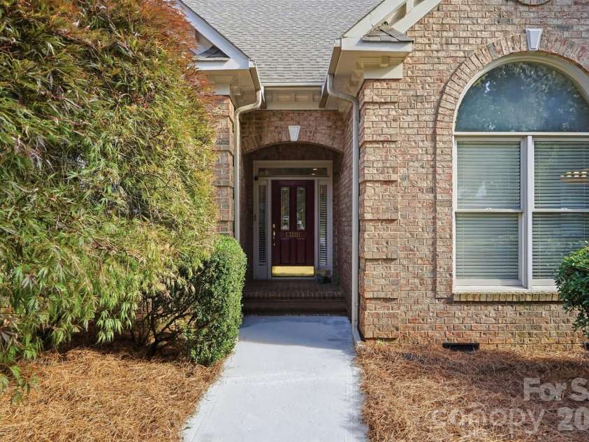 13101 Darby Chase Drive, Charlotte, NC 28277.  MLS# CAR4396206, YatesRealty ID 45016. 