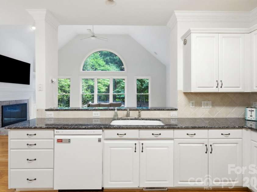 13101 Darby Chase Drive, Charlotte, NC 28277.  MLS# CAR4396206, YatesRealty ID 45016. 