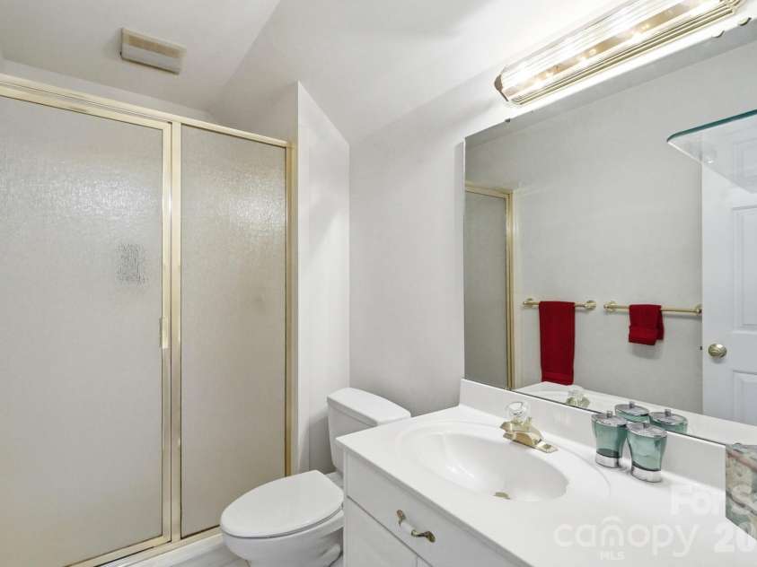 13101 Darby Chase Drive, Charlotte, NC 28277.  MLS# CAR4396206, YatesRealty ID 45016. 