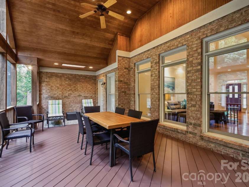 13101 Darby Chase Drive, Charlotte, NC 28277.  MLS# CAR4396206, YatesRealty ID 45016. 